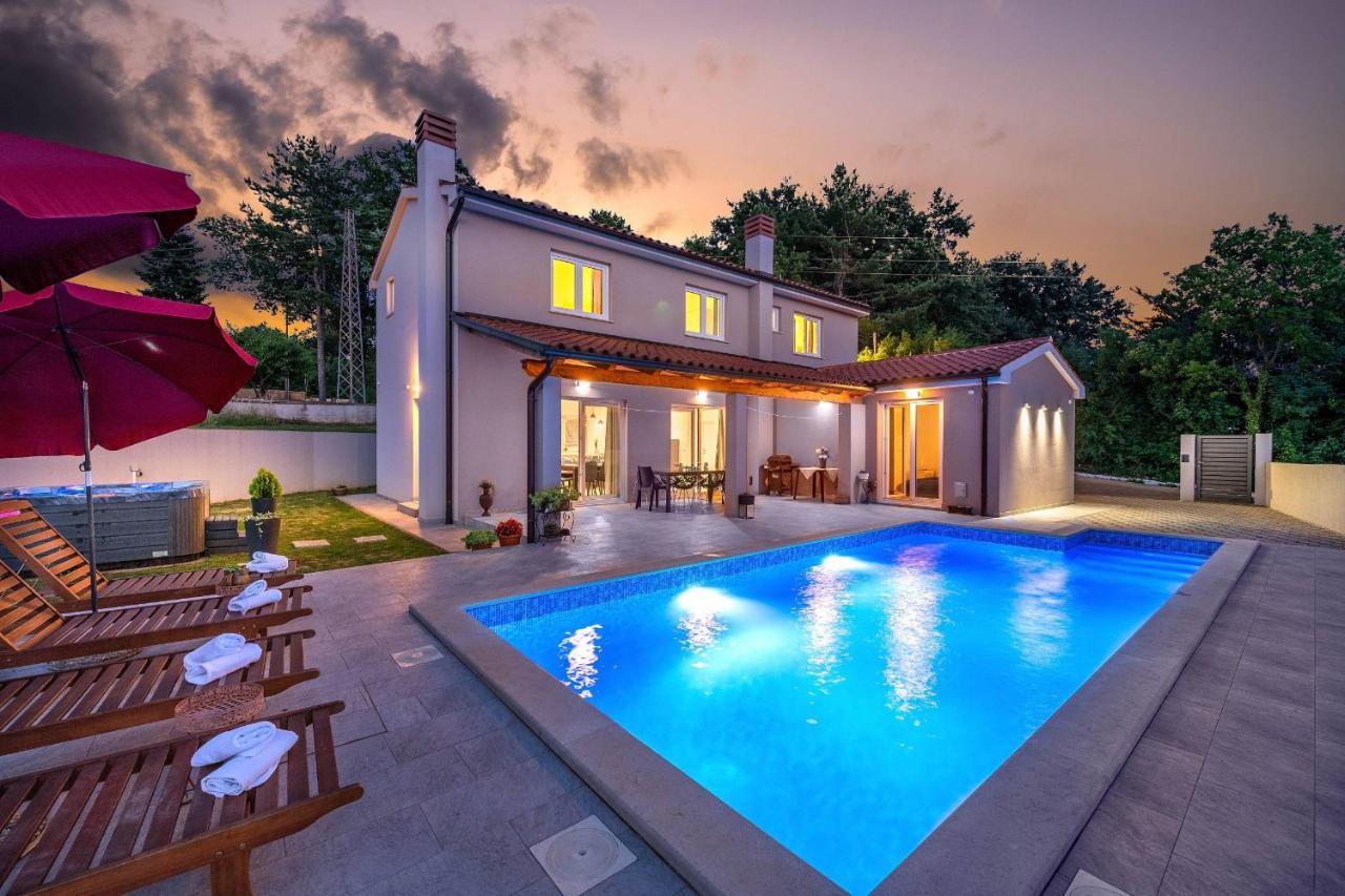Blaise Villa Manjadvorci
