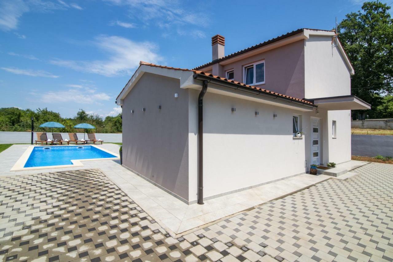 Blaise Villa Manjadvorci